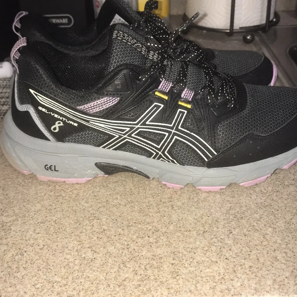 ASICS - Picture 2 of 7